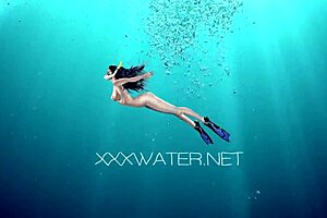 Hottest Underwater Masturbation with Amelie Bruna