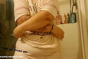 i'm onyx, bathin' in the shower and masturbatin' like crazy, bbw style.