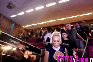 Wow, public trio in Barcelona salon!