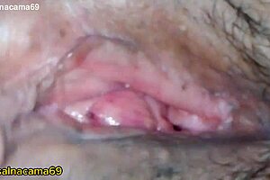 European wife in casal nacama69 masturbates while her husband watches voyeuristically.