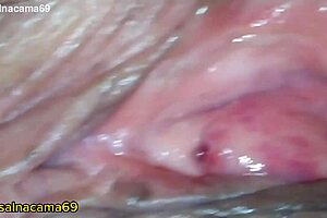 European wife in casal nacama69 masturbates while her husband watches voyeuristically.