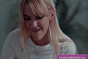 Can you handle these horny blonde babes eating juicy pussy?