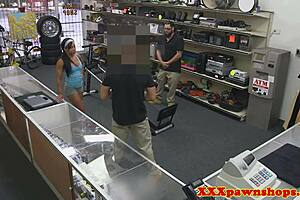 ebony babe works out for pawnbrokers
