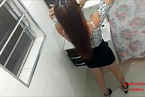 Estranho fodendo novinha no banheiro do bar