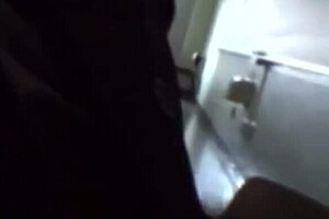 Asian babe receives cock sucking lesson in the great outside