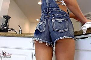 Kendra tidies up the kitchen, looks amazing! 😍