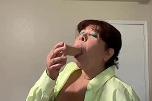 Tits and pussy massage to get hot