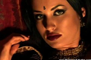 Dancing the erotic Indian dance