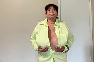 Tits and pussy massage to get hot