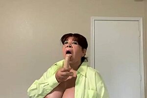 Tits and pussy massage to get hot