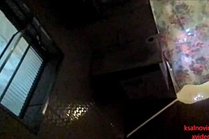 Estranho fodendo novinha no banheiro do bar