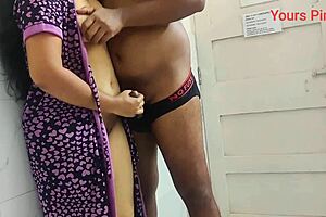 Mature babe with big tits gets pussy licked and rimmed by teen 😍