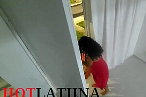 Lauren Latina Xara Roux Flashes Tits To Delivery Guy In Medellin Colombia