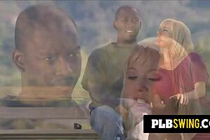 انضم إلى منزل التبادل مع أزواج متبادلين هاويين ساخنين الآن