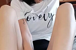Vanessa Vixon’s first foot job in 10 years and a teasing blowjob