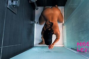 Milf Enjoys Shower Play With Wet Pussy