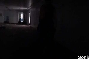 Lady Sonia ukazuje obrovské těsné kozy ve spodním prádle