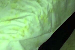 我弯腰操金发拉丁美妇，我们独处时，她的天然奶子狂跳