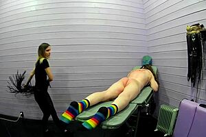 A amateur couple satisfied their kinks with whipping and flogging session
