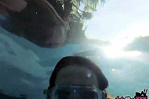Sofie Marie Plays Pussy Underwater!