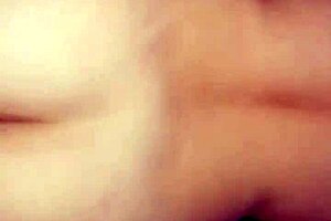 Universitaria Explores with Tongue Before Mounting Passionately