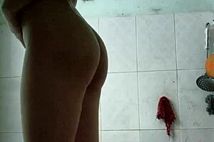 Devojka masturbira u delu 10 😏