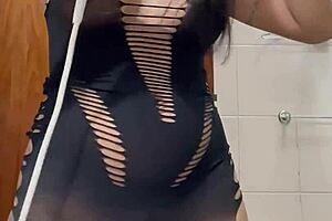 I recorded my friend's hot girlfriend in the bathroom, she was so wild and sexy