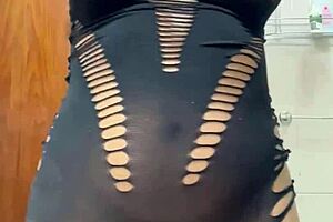 I recorded my friend's hot girlfriend in the bathroom, she was so wild and sexy