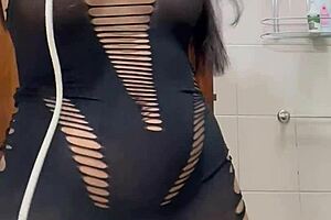 I recorded my friend's hot girlfriend in the bathroom, she was so wild and sexy