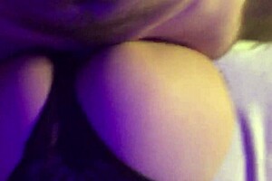 Снятый грубый домашний секс с тощей шлюхой Элиаса Мустангса