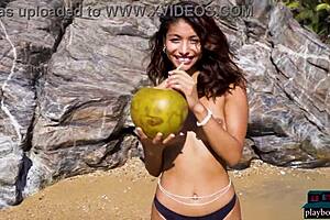 You will get to see these tantalizing pictures of Petite Latina babe Carolina Reyes strippin; completely naked on the beach