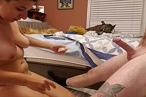 A amateur girlfriend makes moves to show off her sucking ability