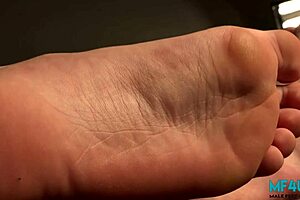 i feel so aroused showing my ginger feet and jerking off passionately