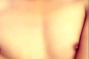 Gay Vietnamese show with blowjob and handjob live on Blued 😏