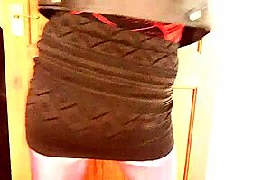 Mistress Lucy Diamond Twerks Her Goddess Booty in Skirt Slutwave Shake