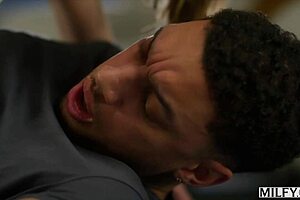 Fit yoga milf Barbie licks college stud before doggystyle