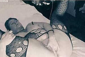 I'm juicy rubii, masturbating solo with my shaved pussy again.