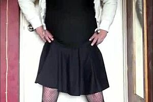 i'm ready for public humiliation swallowing your pee while they watch