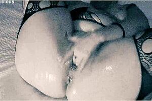 I'm juicy rubii, masturbating solo with my shaved pussy again.