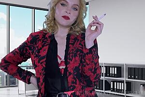 vends-ta-culotte - ta banquière te donne la fessée parce que tu ne lui as pas donné assez d'argent - lucy sanivy 💸