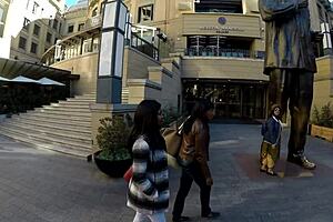 Kenyan Lesbian Babes Lick Pussy Clean After Peeing