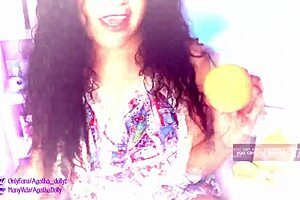 Mexican girl Abriendo Paquetes using a new vibrating toy