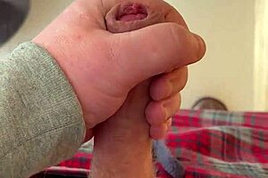 Russian Teen Masturbates To Close-Up Cumshot!