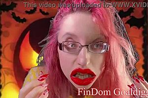 In femdom pov video, Executrix stays predominating