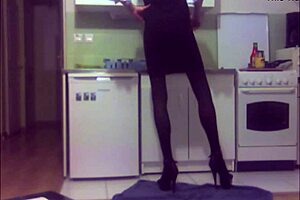 cam alexcia teases with sexy shemale vibes