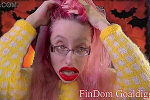 In femdom pov video, Executrix stays predominating