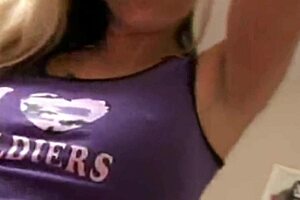 I luv dat big ass blonde slut babe so horny