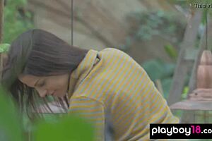 i'm stunning sophie teasin while eatin a juicy orange