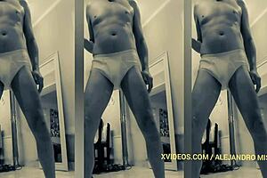 mostrando bulto en calzoncillos ajustados video gay fetiche alejandro mistral