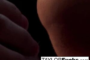 can you believe this beautiful vixen's sexy nude masturbation session?